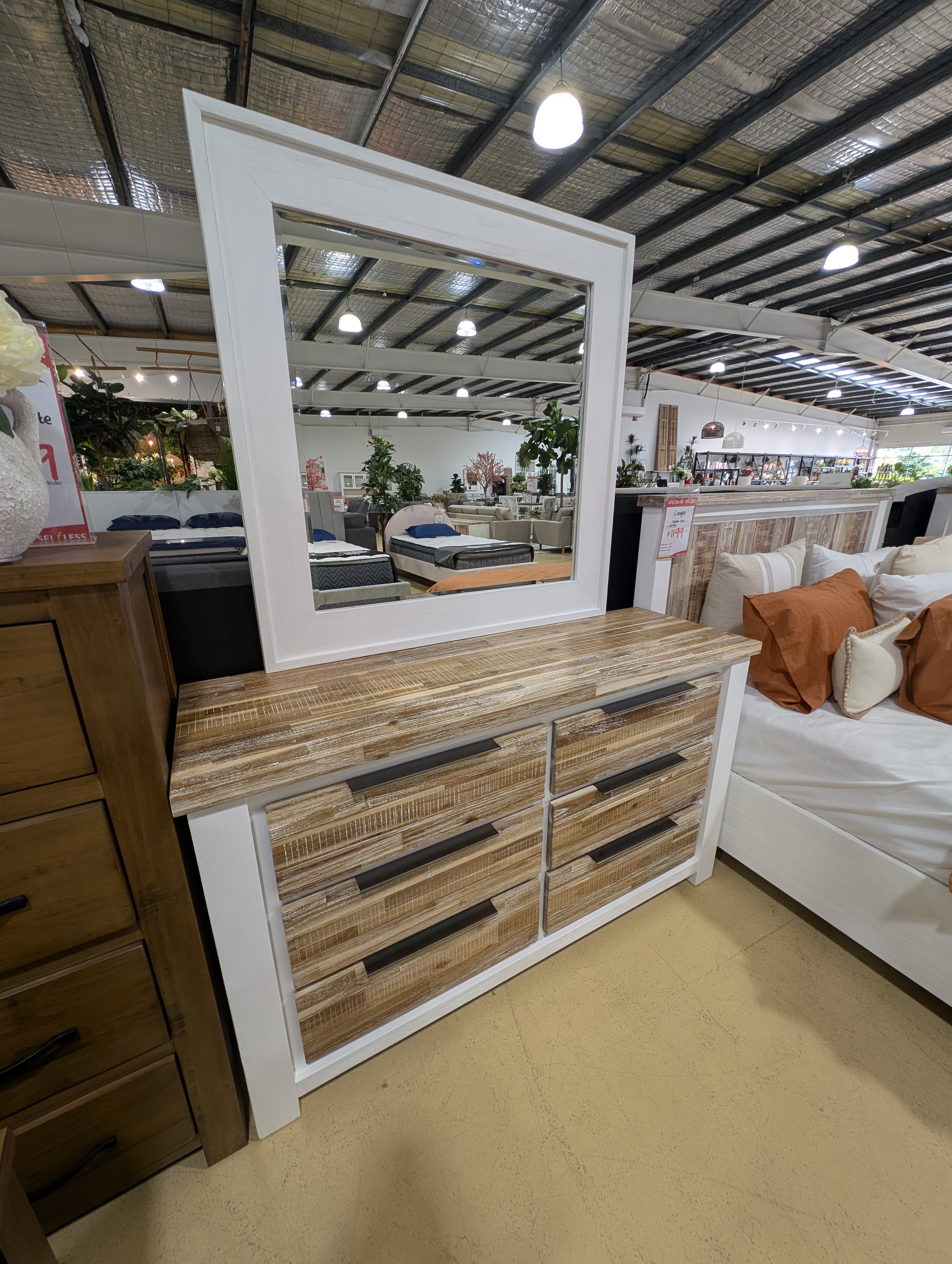 COOGEE Dresser