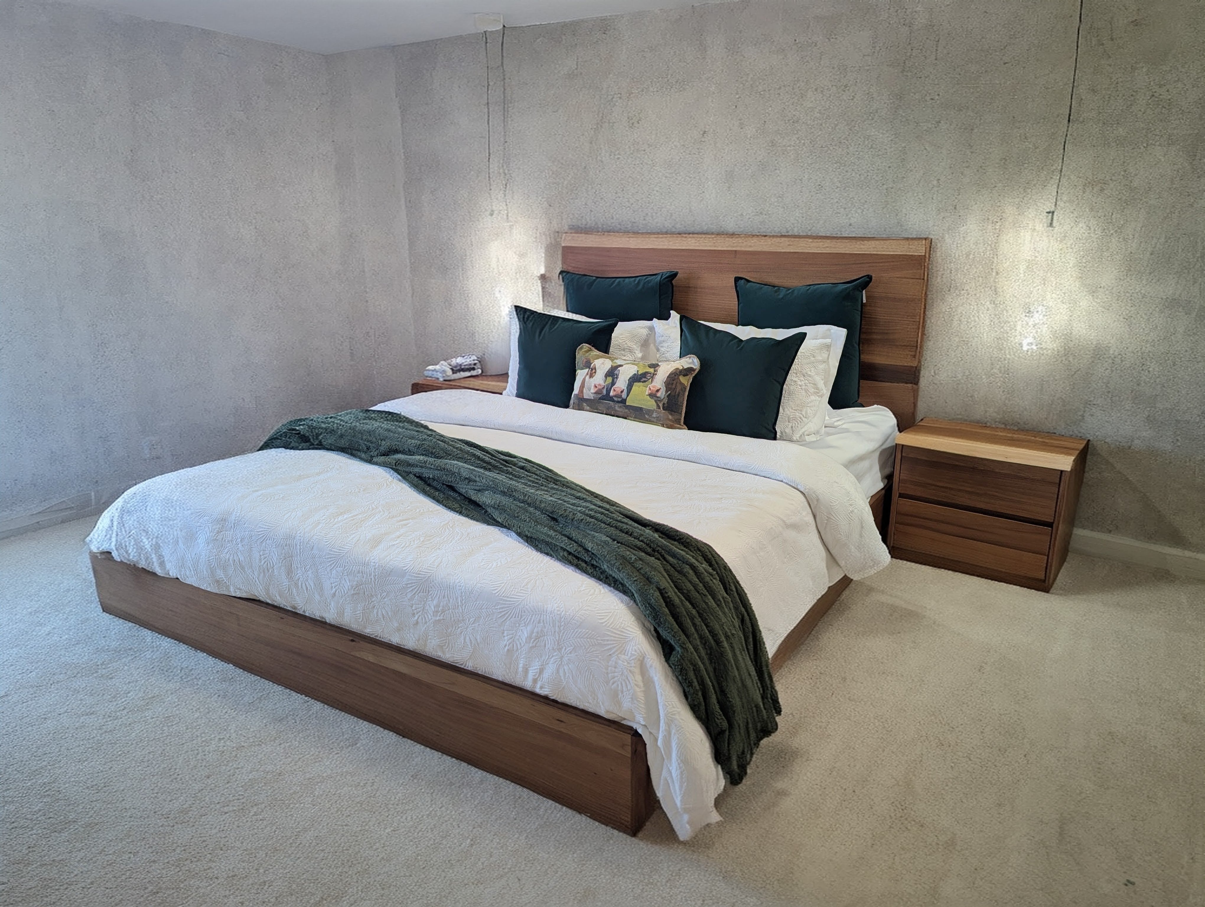 EMPIRE Queen Bed