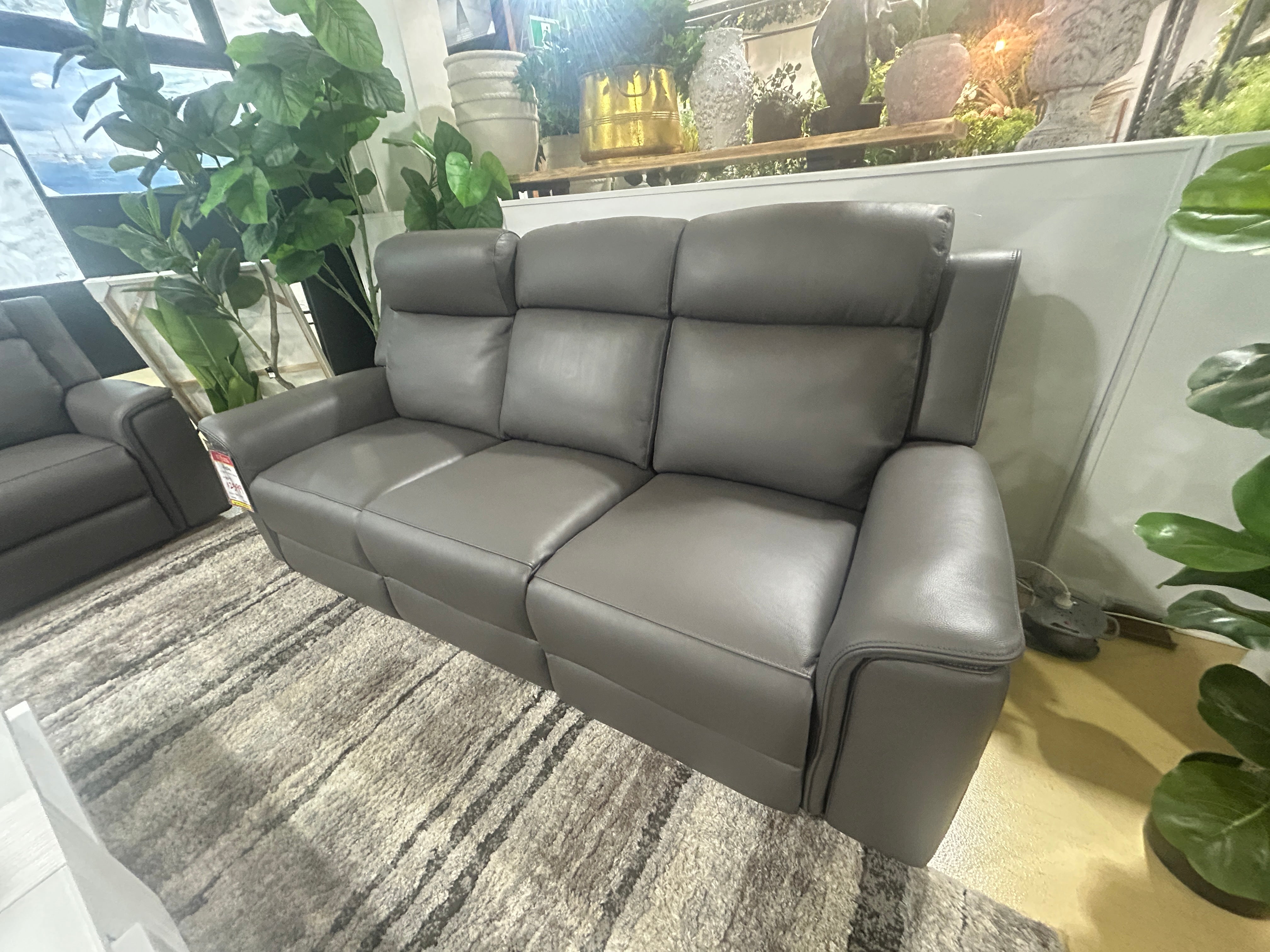 ALASKA LEATHER 3S LOU WITH 2 ELEC RECLIENER-GRAPHITE / NEWSTEAD