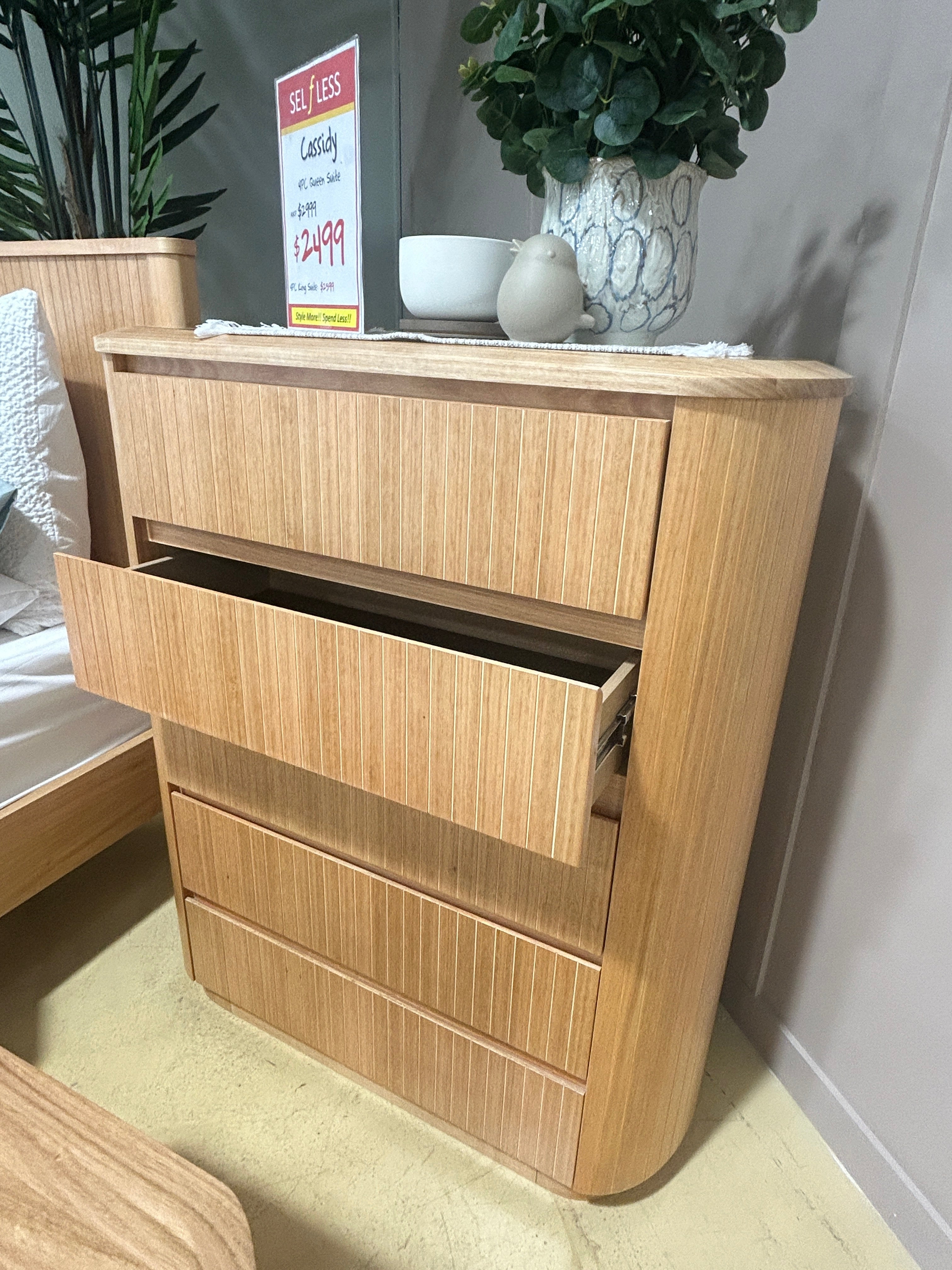 CASSIDY 4PC QUEEN BEDROOM SUITE