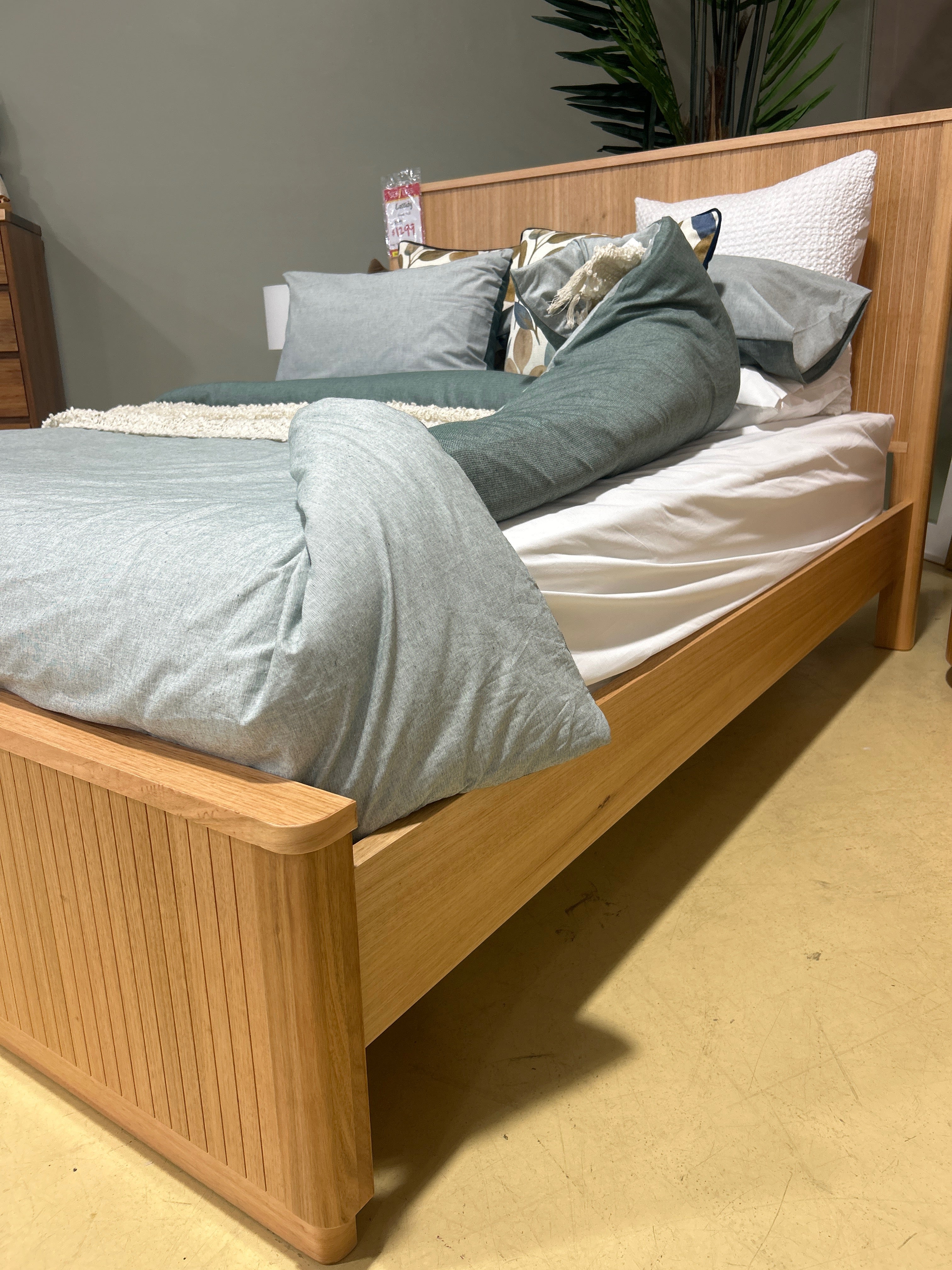 CASSIDY 4PC QUEEN BEDROOM SUITE