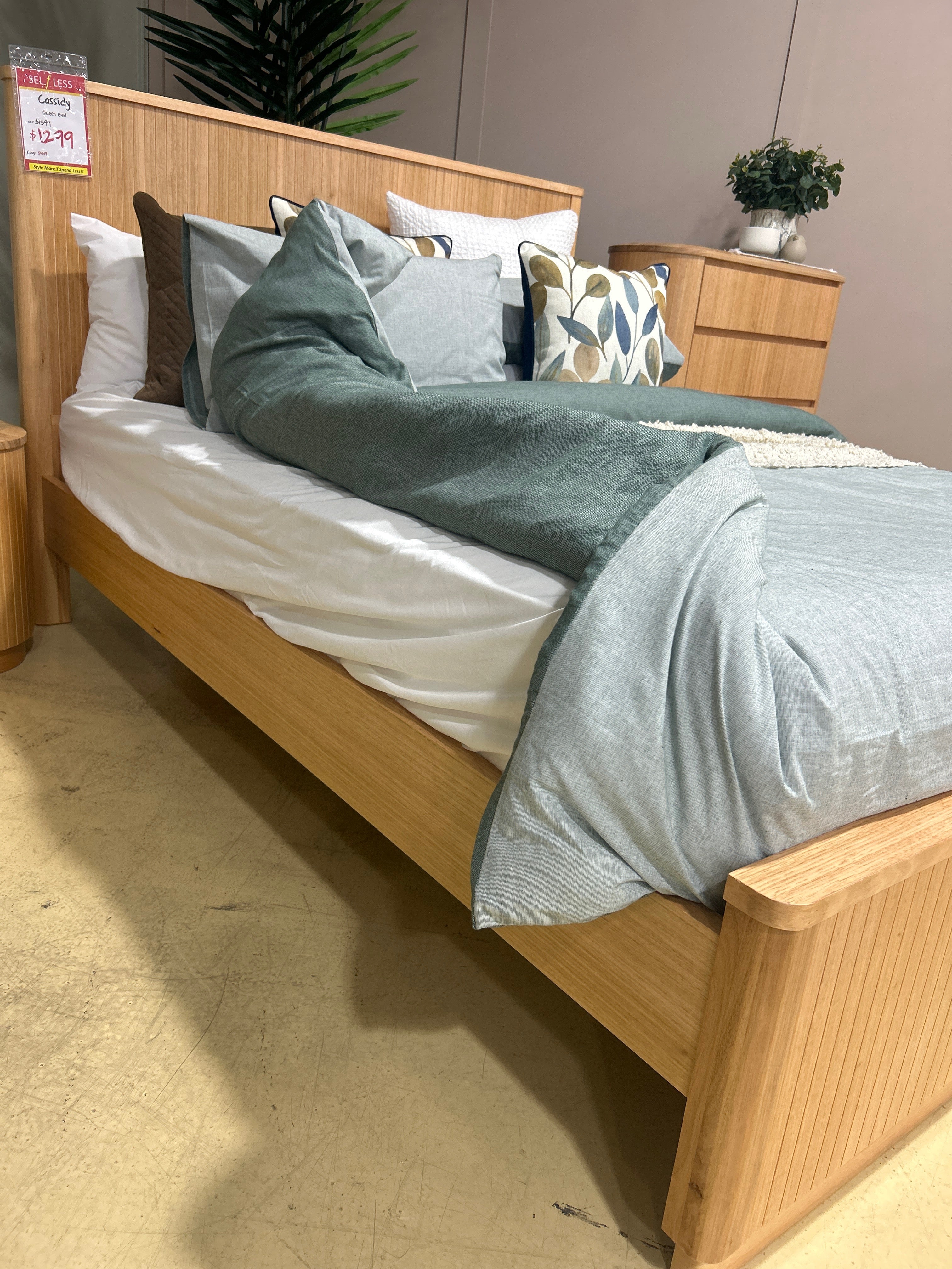 CASSIDY 4PC QUEEN BEDROOM SUITE