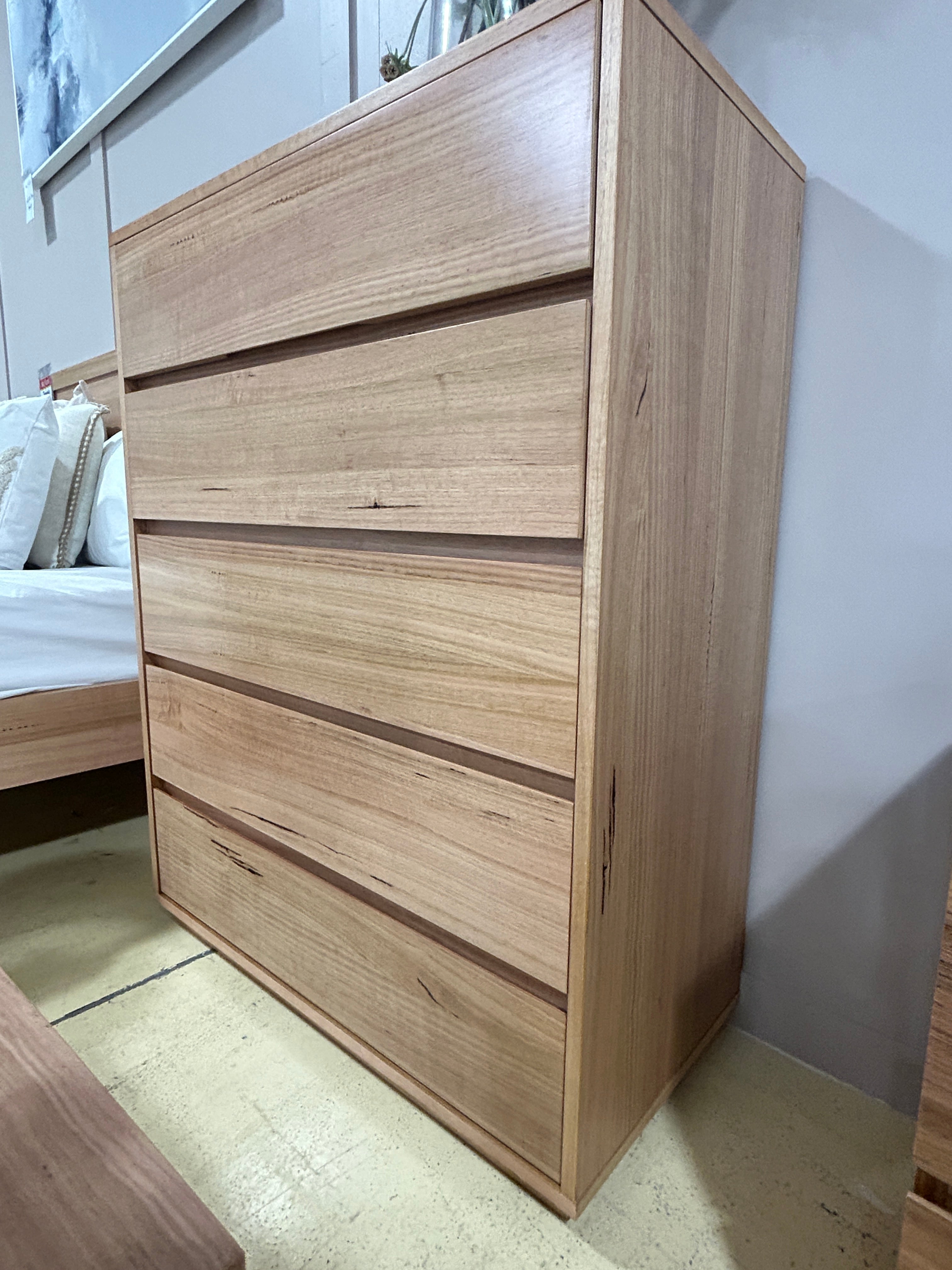 TABOURIE 4PC QUEEN BEDROOM SUITE