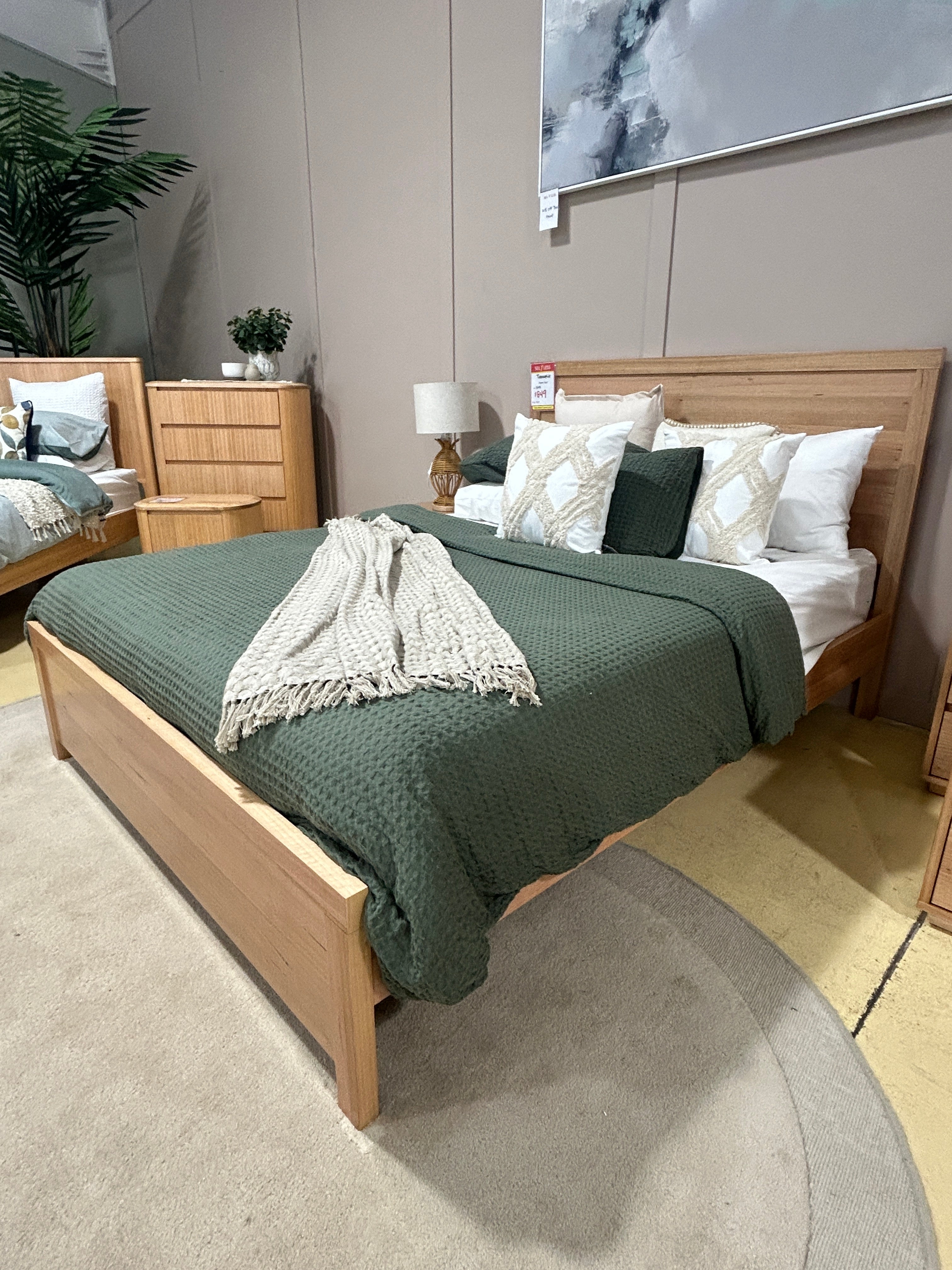 TABOURIE 4PC QUEEN BEDROOM SUITE