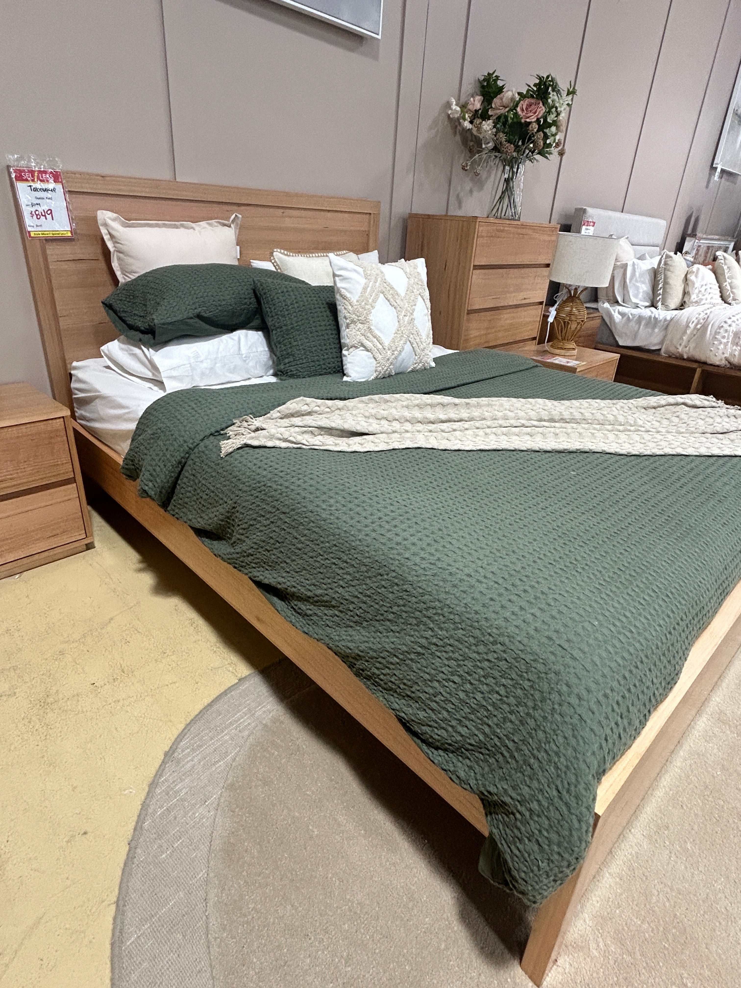 TABOURIE 4PC QUEEN BEDROOM SUITE