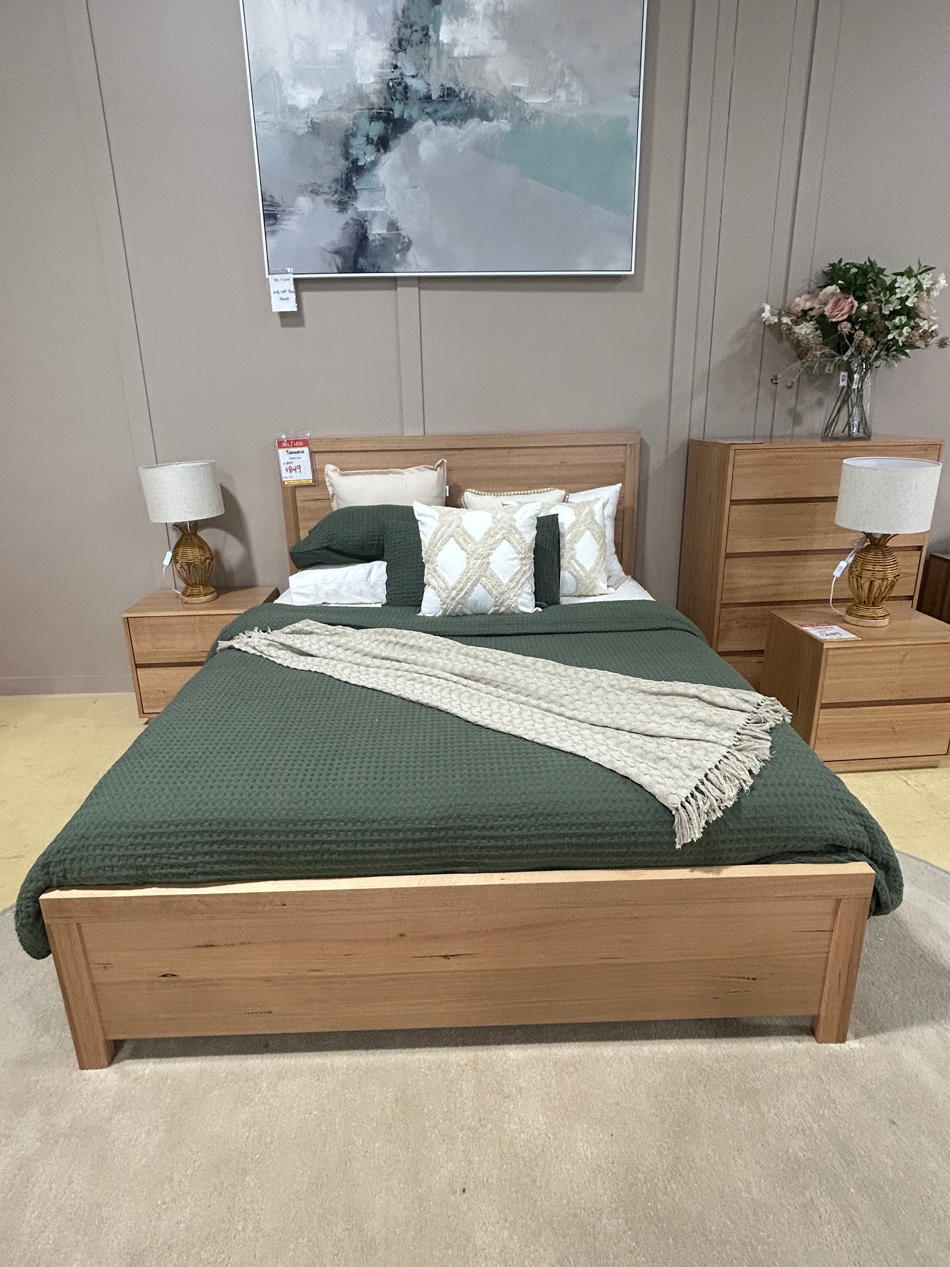 TABOURIE 4PC QUEEN BEDROOM SUITE
