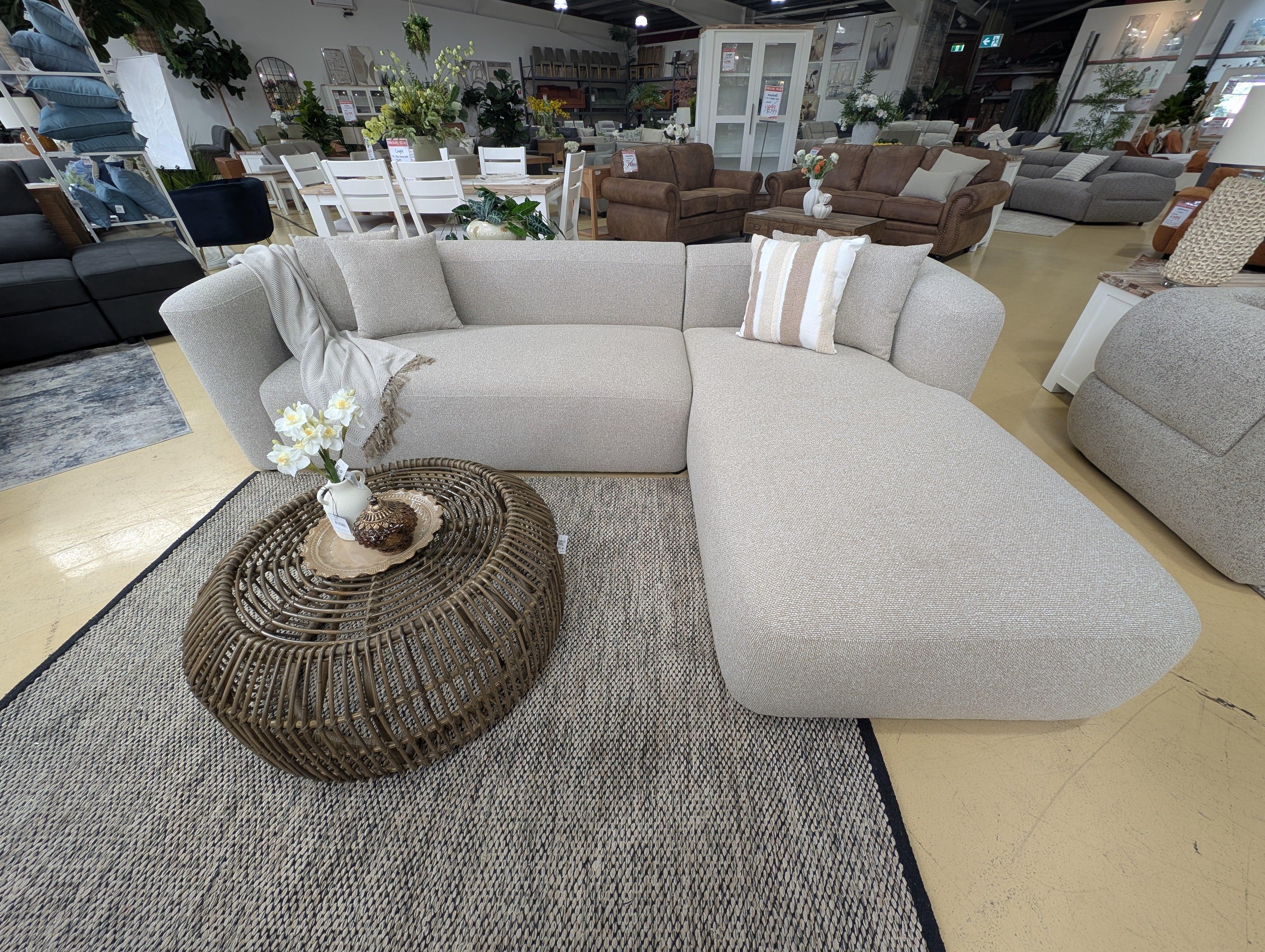 VISTA RHF CHAISE LOUNGE - 2PC